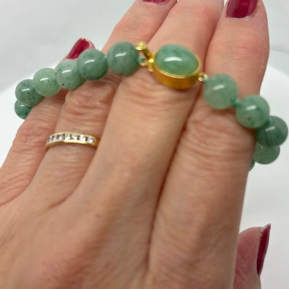Green Aventurine‎ Beaded Bracelet Knotted Gold Tone Box Clasp 7.25 Inch Vintage